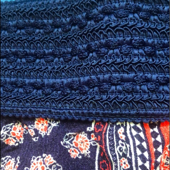 🍒🍒3/$20🍒🍒 Pink and Navy Flowy Floral Shorts🌺 - Picture 2 of 4